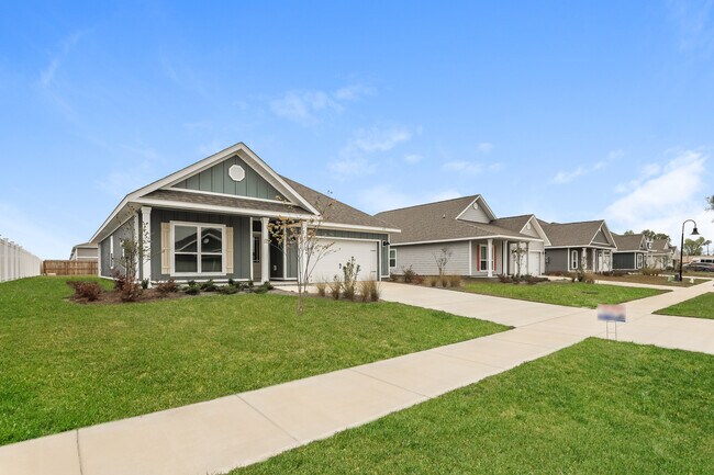 Building Photo - 432 Eagle Lake Way, Callaway, FL