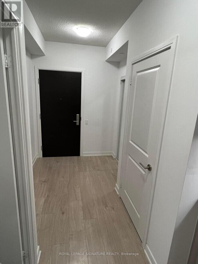 Photo du bâtiment - 8 Nahani Way