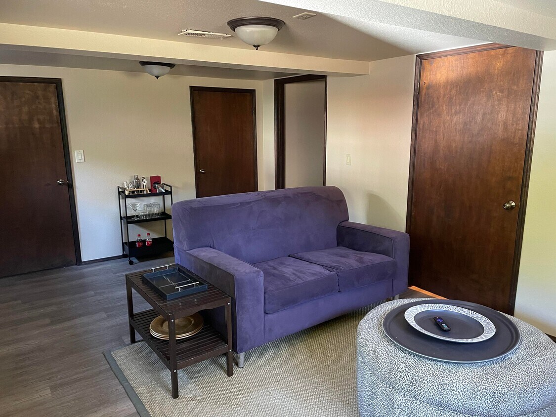 Foto principal - 121 Logan Ave S