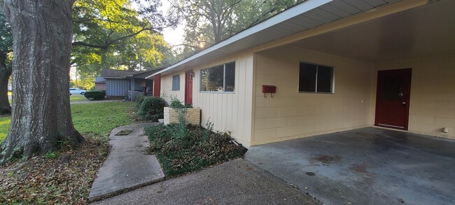Building Photo - 1501 Sheffield Dr