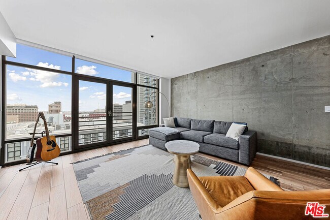 Foto del edificio - 1111 S Grand Ave