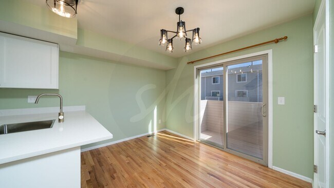 Foto del edificio - Cute Updated Townhome Near the Powers Corridor