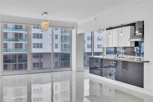Foto del edificio - 9559 Collins Ave