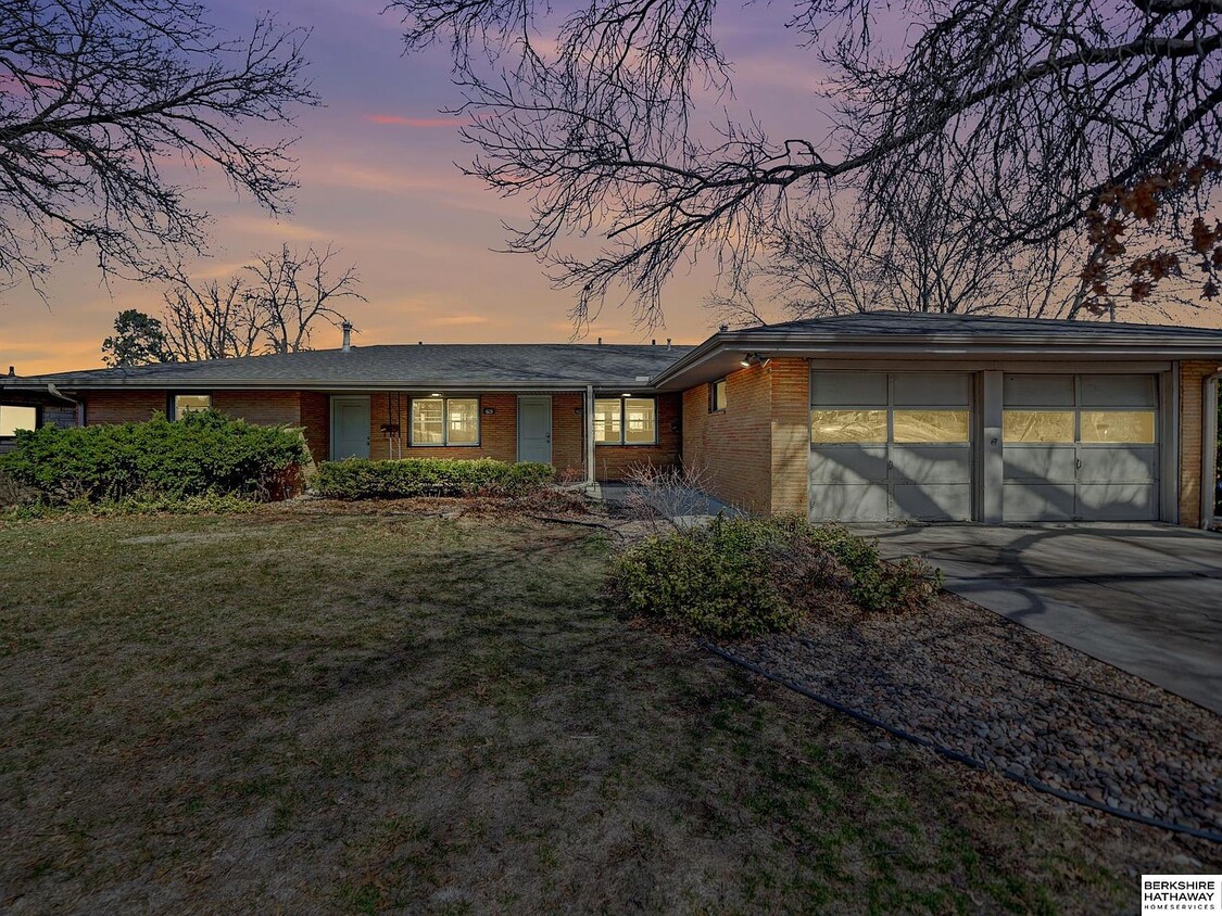 Primary Photo - 4620 Van Dorn St