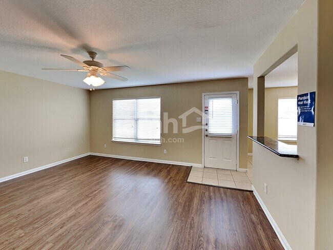 Foto del edificio - 9415 White Diamond Ln