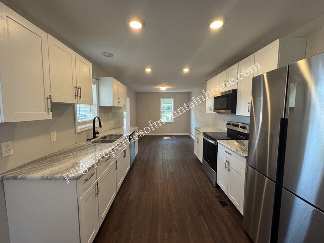 Building Photo - Charming 3 bed, 2 bath off Hwy 5 South