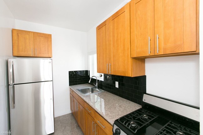 Building Photo - 1424 Valencia St
