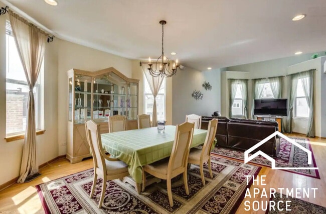 Building Photo - 3905 N Francisco Ave