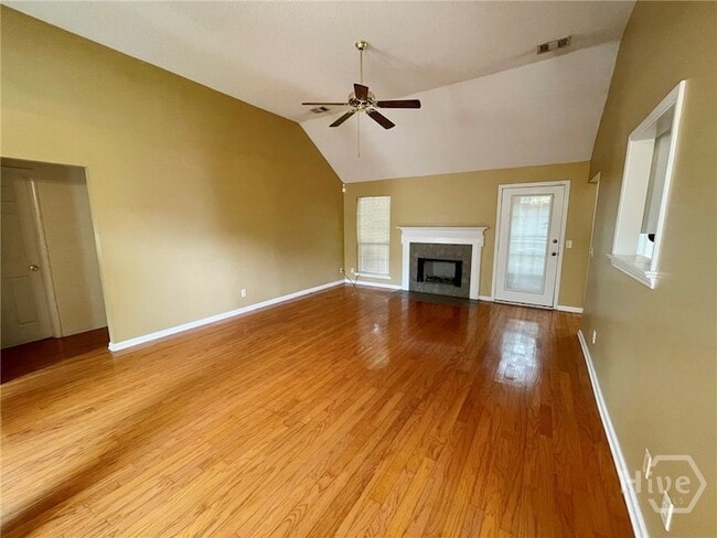 Building Photo - 102 Cormorant Way