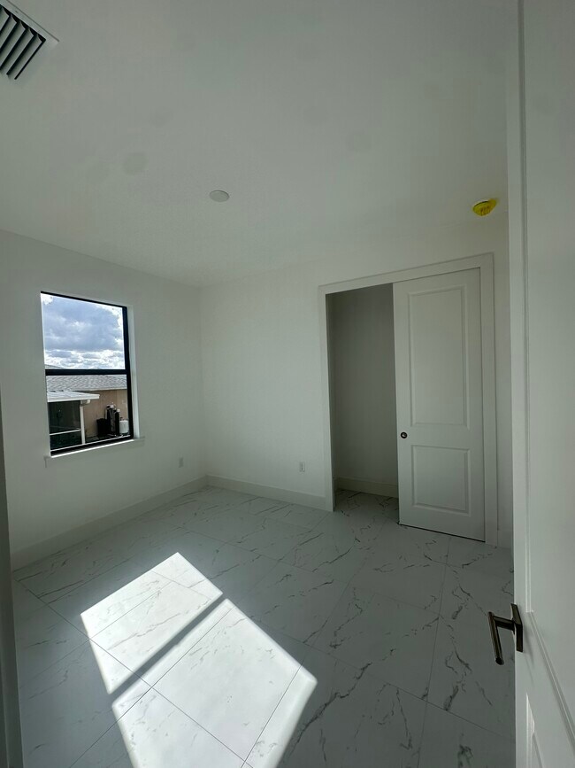 Foto del edificio - 1120 Homer Ave S