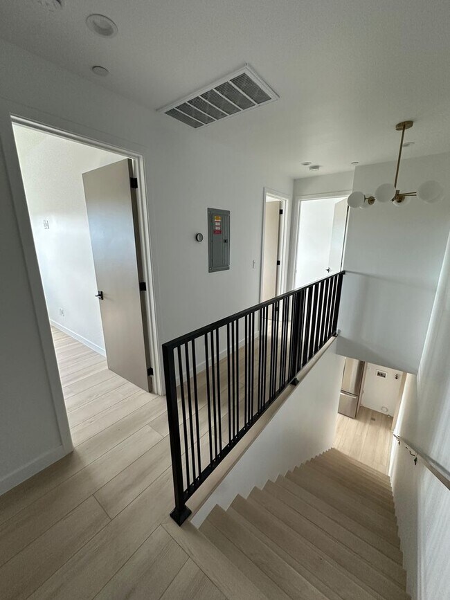 Foto del edificio - 6406 Riverton Ave