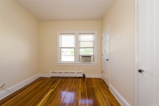Foto del edificio - 233 W Walnut St