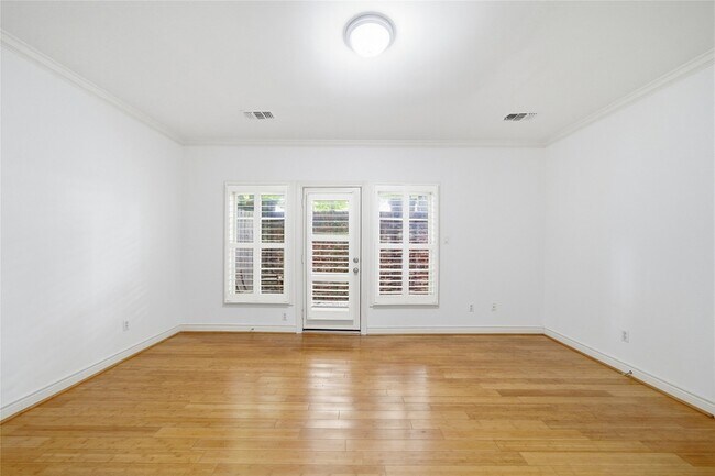 Foto del edificio - 1329 Hyde Park Blvd