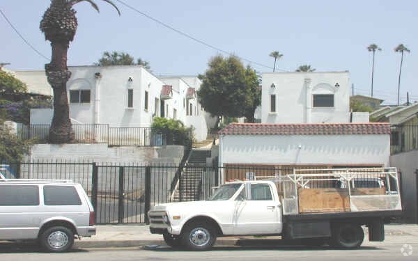 Foto principal - 1450-1454 1/2 Glendale Blvd