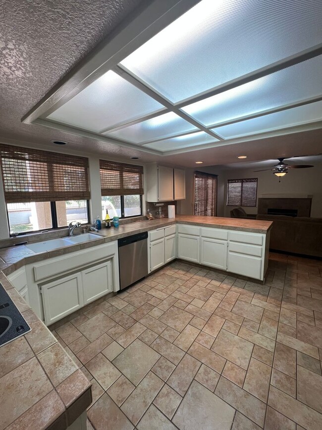 Building Photo - Rio Bravo Home MOVE IN SPECIAL