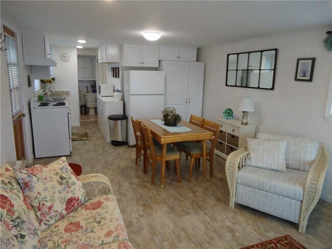 Foto del edificio - 13 Angell Rd