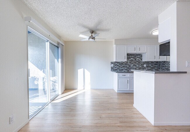 Foto del edificio - Harmony Court Apartments