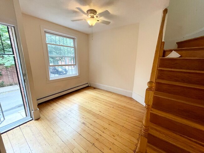 Building Photo - 32 Sussex St