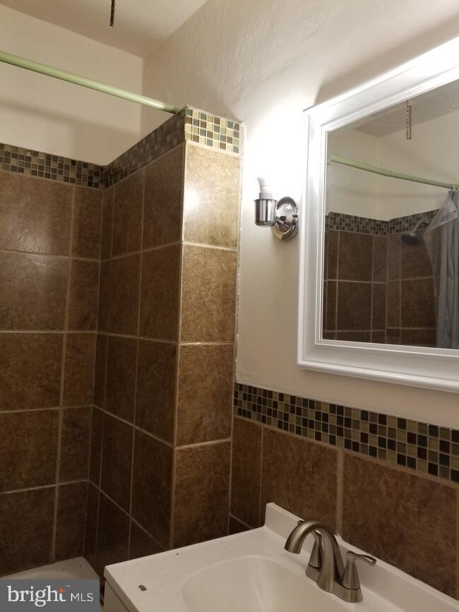 Foto del edificio - 1734 Georges Ln