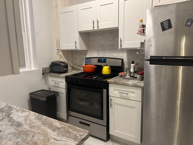 Kitchen - 86 Glenville Ave