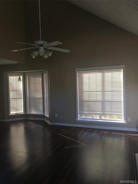 Foto del edificio - 6400 Chaprice Ln