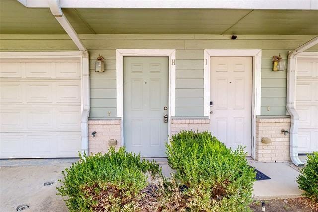 Building Photo - 2415 Stutz Dr