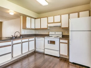 Building Photo - Paradise Oaks Apartments