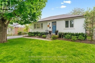 Building Photo - 354 Bartos Dr