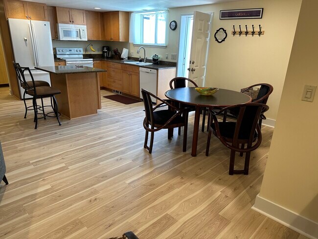 Foto del edificio - 11504 6th Ave NW