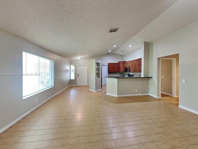 Foto del edificio - 1532 Salerno Cir