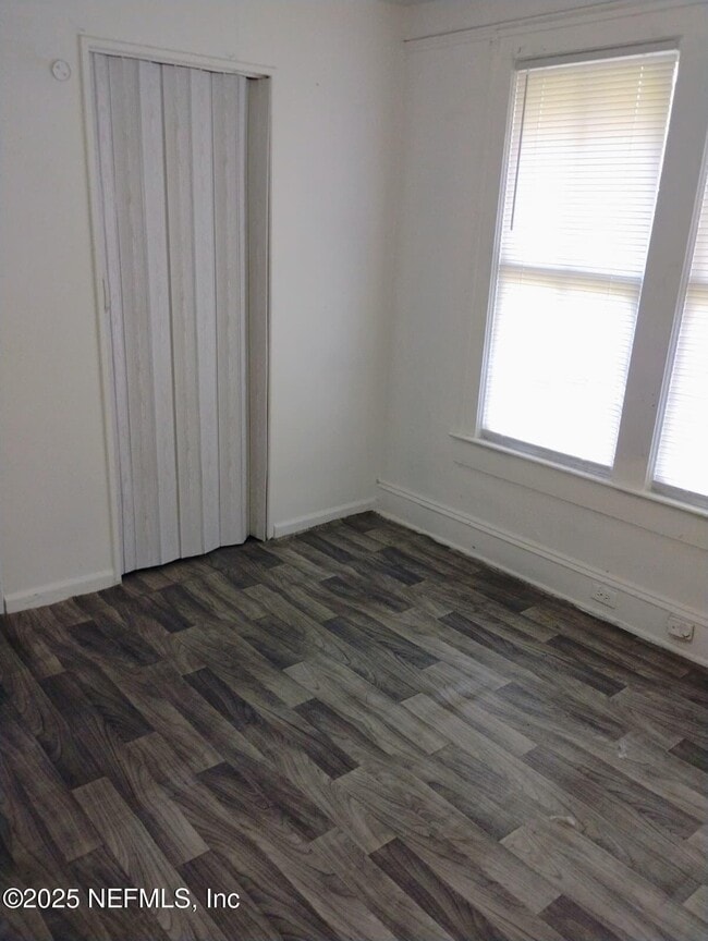 Foto del edificio - 1104 Tyler St