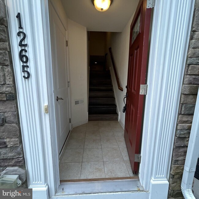 Foto del edificio - 1265 Madison Ln