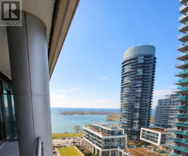 Building Photo - 2121 Lake Shore Blvd W