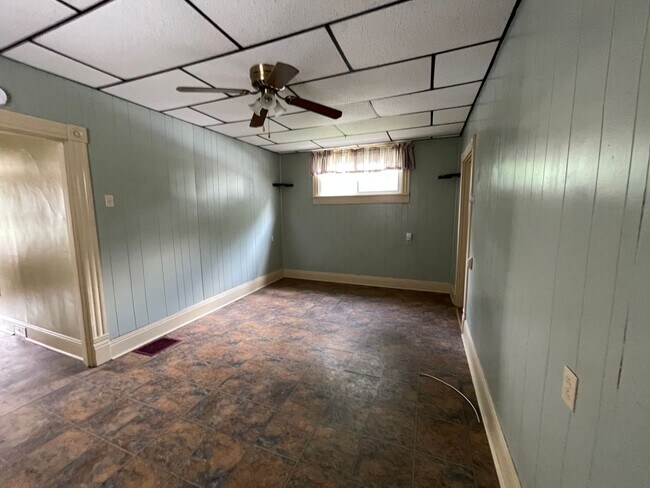 Foto del edificio - Coraopolis - 2 Bedroom Home. Great Locatio...