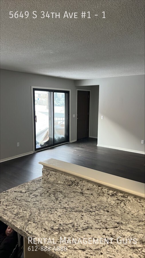 Foto del edificio - Nice 2 Bedroom Apartment! Completely Updated!