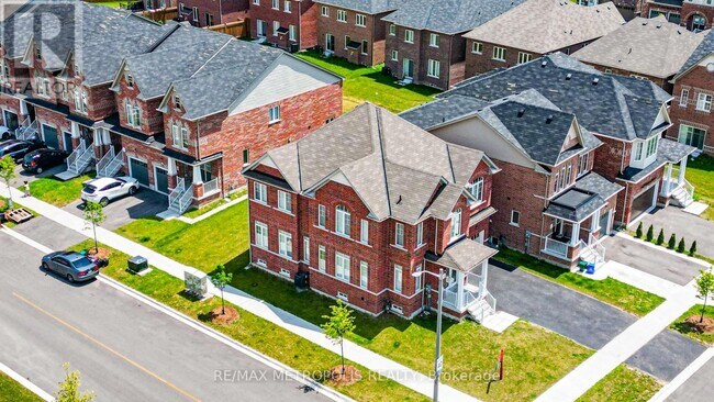 Building Photo - 647 Fleetwood Dr