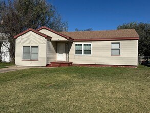 Building Photo - 1605 NW Williams Ave