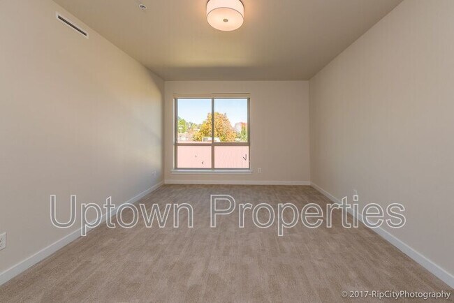 Building Photo - 5885 S Macadam Ave