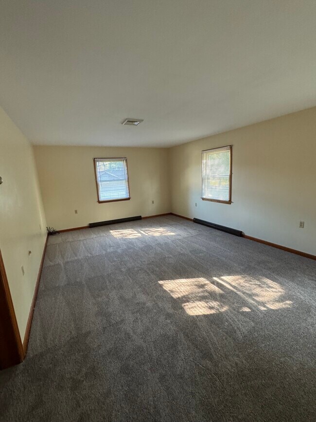 Foto del edificio - 1355 Sycamore Rd
