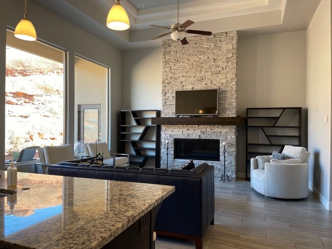 Building Photo - PET FRIENDLY!! Great home with Solar & Inc...