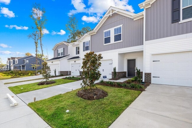 Foto del edificio - 3BR/2BA Townhouse Available JUNE 5!