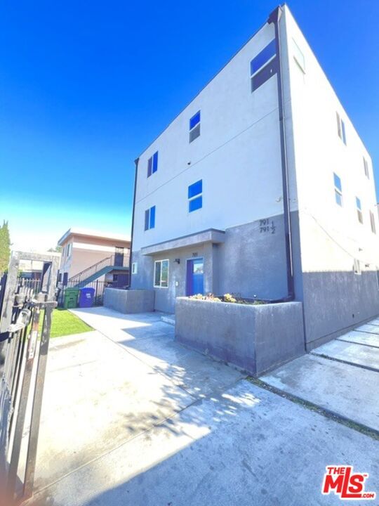 Building Photo - 789 E 41st Pl