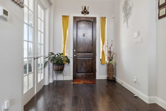 Foto del edificio - 566 Westwood Way Dr