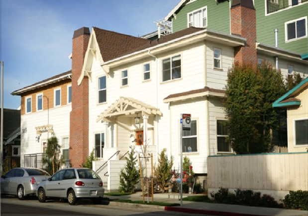 Building Photo - 3815 1st Ave