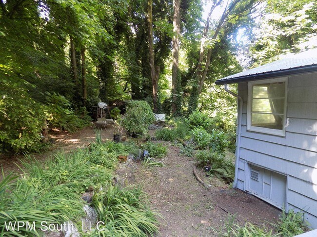 Building Photo - 3 br, 1 bath House - 4420 S 200th St