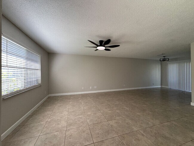Building Photo - 2/1 Duplex in Holly Hill