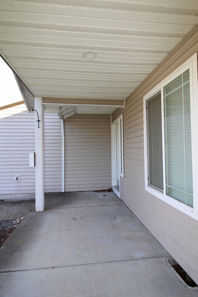 Building Photo - 1630 SE 4th St