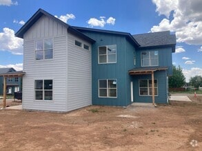 Building Photo - 11 Grove Ln