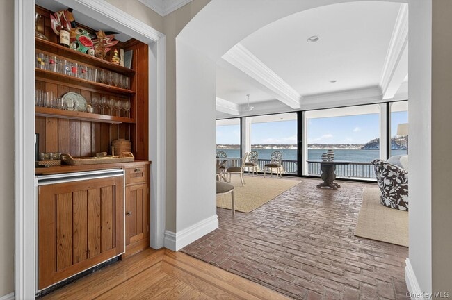 Foto del edificio - 336 Centre Island Rd