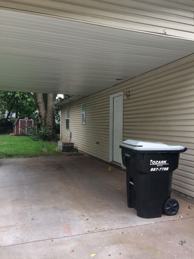 Foto del edificio - Charming home with a carport